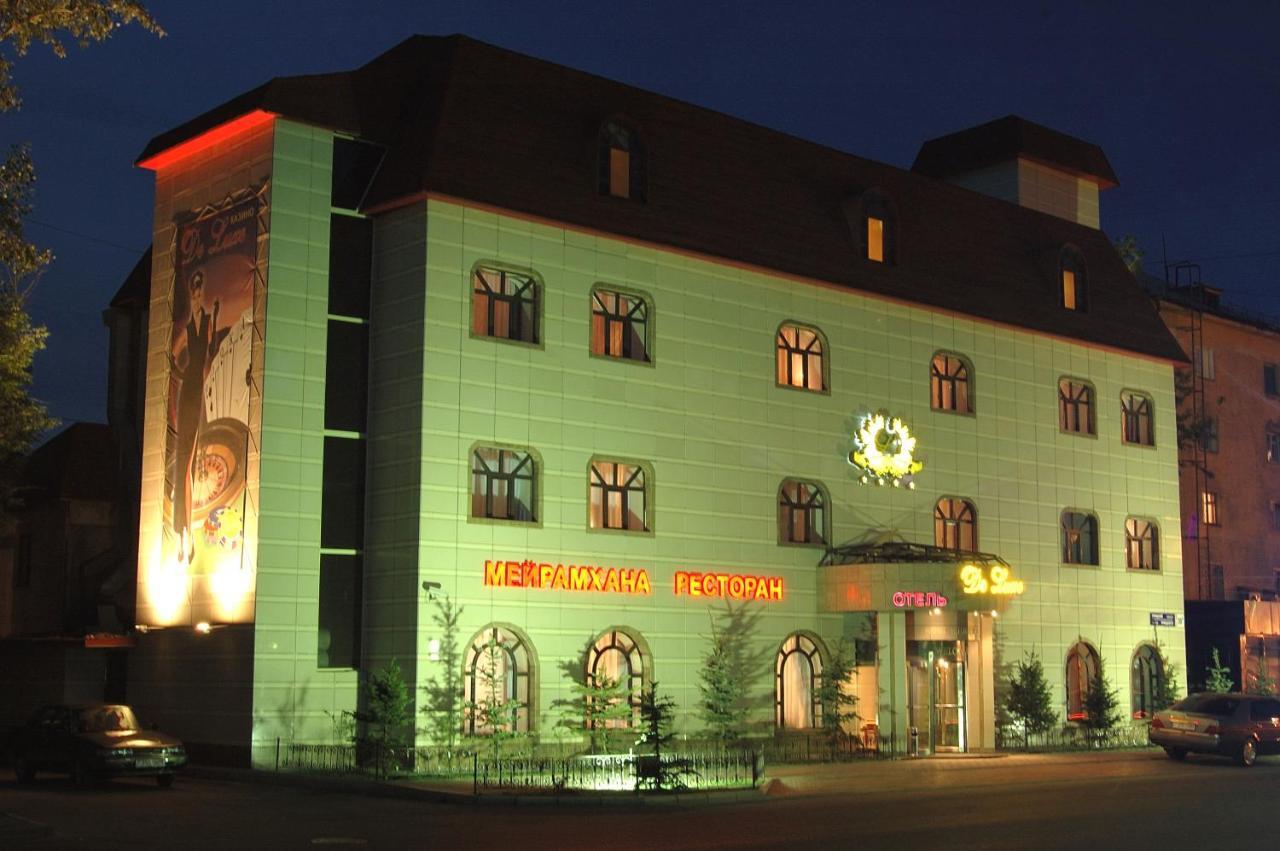 Deluxe Spa-Hotel Ustʼ-Kamenogorsk Exterior foto